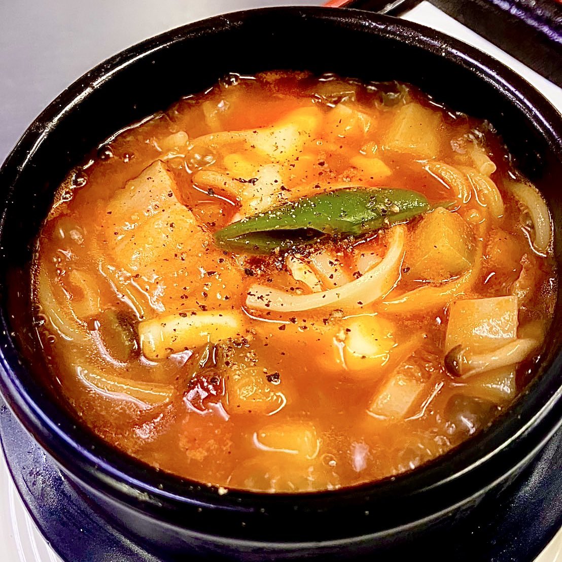 hoteldaikokuya's tweet photo. 明日からの本日のパスタ🍝
「釜炊き・スモークベーコンと🥓
ミネストローネ仕立てパスタ🍅🍲」✨

ランチは11時から🍽️
ご来店お待ち致しております☺️✨

#ランチ
#パスタ
#ホテル大黒屋
#八代
#熊本 https://t.co/5XCEBbsdkv