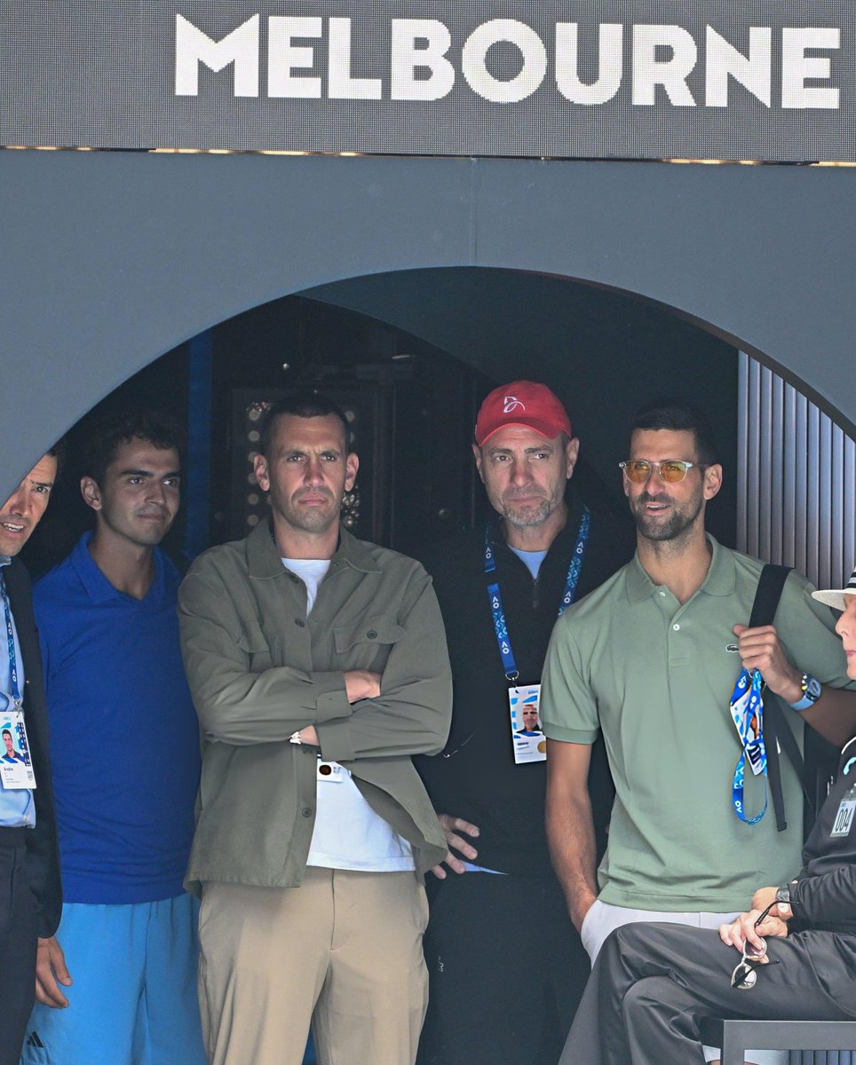Tiempodetenis1's tweet photo. Djokovic no se quiso perder el entrenamiento de Federer 👀 https://t.co/bsUD79mlkY