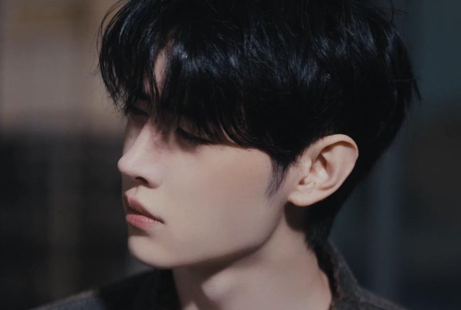 H00NICEU's tweet photo. SUNGHOON WITH BANGS DOWN OMFG?? https://t.co/wlILJVs5yz