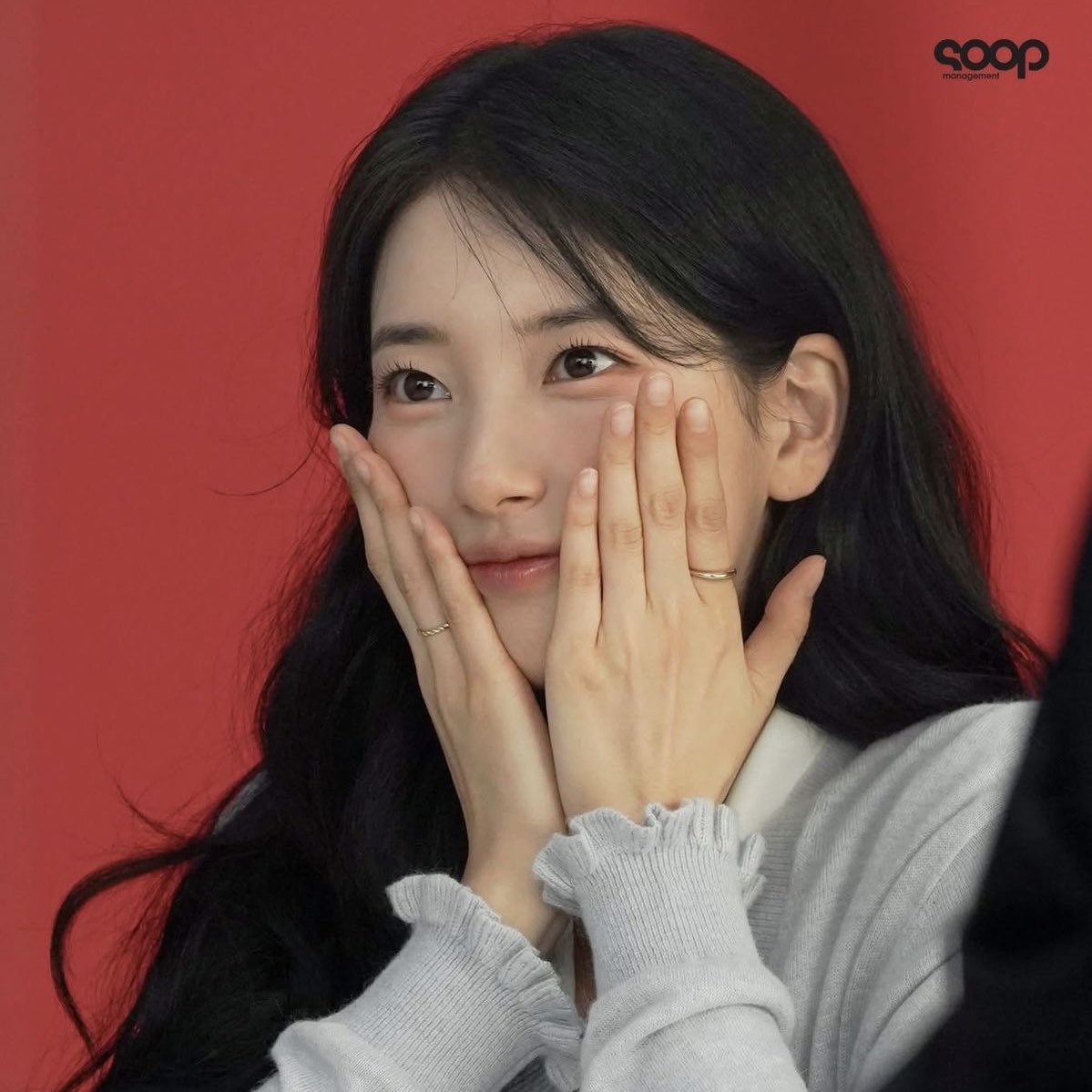 suzychanluv's tweet photo. 수지언니 그렇게 안 봤는데 이얼굴로 울면서 애교라니 ㄴㅁ 무섭다 진짜 오만여자들 다 넘어갈 것 같아서 제일 무서움 https://t.co/M1b8XEN6Ju