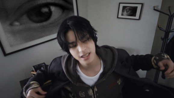 15ARCHIVEz's tweet image. it's a knife 🔪 

#제이크 #JAKE