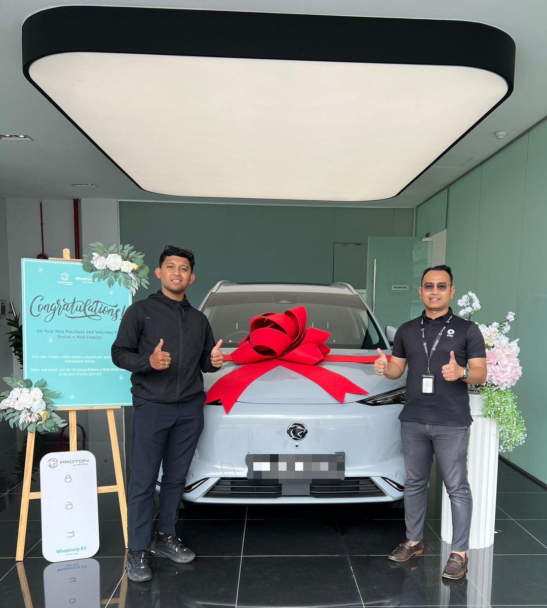 faiztasnim1's tweet image. Congratulations!🥳 
.
MR BURHANUDDIN BIN KAMARUDDIN🤩
.
On your new purchase Proton e.MAS7 Premium Platinum Silver and welcome to e.MAS Family!🚗🚙

.
Interested with the Proton eMAS: wasap.my/601111766149/P…

#ProtoneMAS #protonemas7 #ProtoneMASSetiaAlam #AbgeMAS #WheelcorpEV