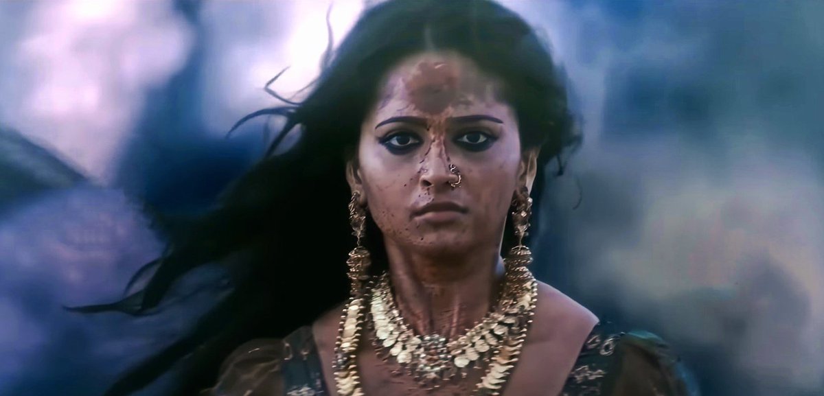 itzshree_'s tweet image. 17 years of the Iconic Reincarnation 🔥✨ 

@MsAnushkaShetty as Arundhati/Jejamma was a masterstroke performance.! #17YearsofAnushkaArundhati