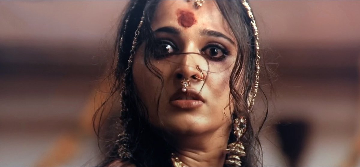 itzshree_'s tweet image. 17 years of the Iconic Reincarnation 🔥✨ 

@MsAnushkaShetty as Arundhati/Jejamma was a masterstroke performance.! #17YearsofAnushkaArundhati