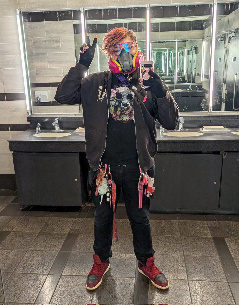 soft_bb_bug's tweet image. back from the #Bonezone
another horrifying thought provoking entry in the 28 Years Later saga
love this cast dearly
#28YearsLaterTheBoneTemple