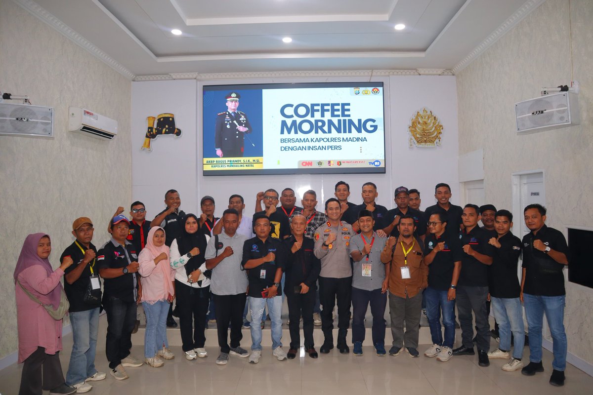 HumasMadina's tweet photo. *Mempererat Sinergitas dan Kualitas Polres Madina menggelar Coffe Morning bersama Insan Pers.*

Kapolres Mandailing Natal (Madina), AKBP Bagus Priyandi, S.I.K.,https://t.co/hDVXtJFxot. mempererat sinergitas antara Polres Madina dan Insan Pers melalui acara Coffe Morning di Aula. https://t.co/FZFkv8Jcg7