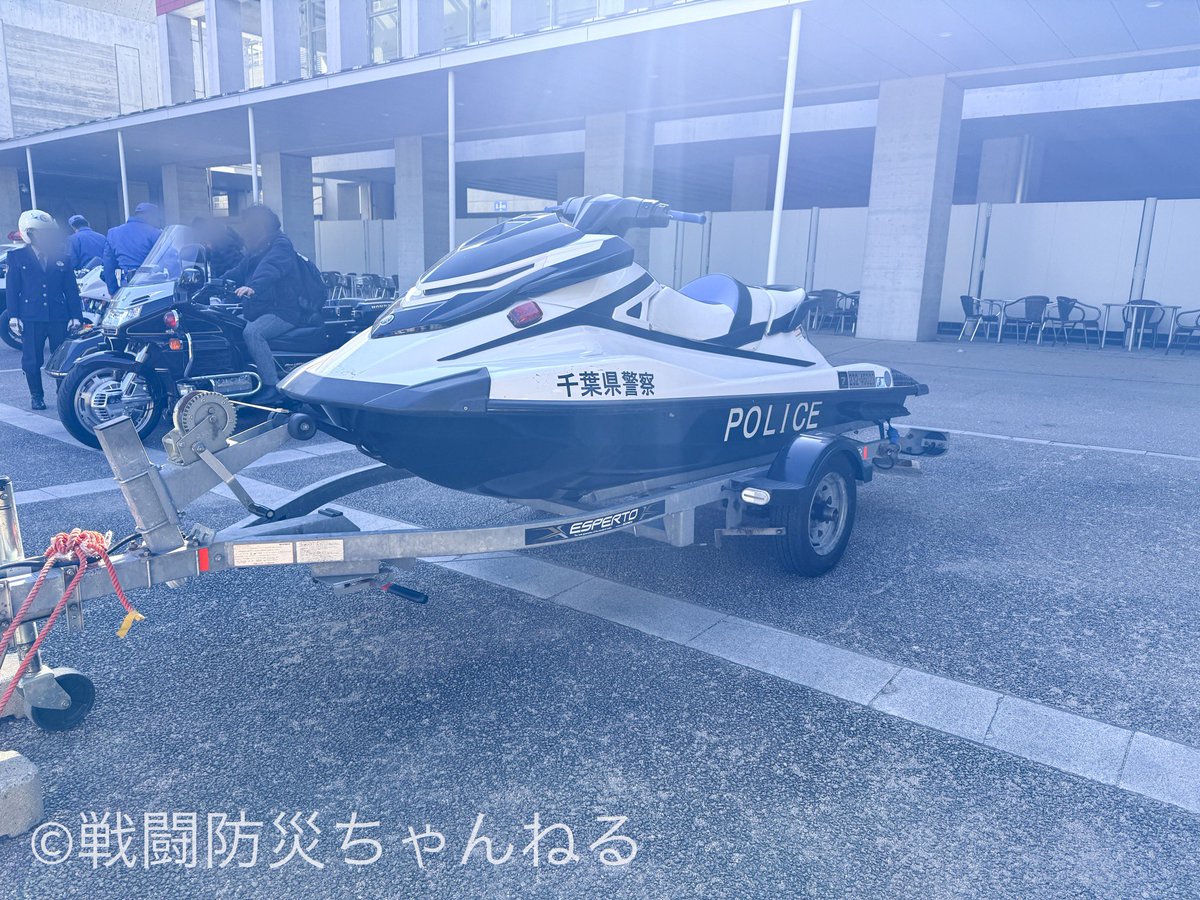 令和8年千葉県警察年頭視閲

式典終了後は広場で普段はあまりじっくり見ることができないパトカーや特殊車両をじっくり見学する事ができました。