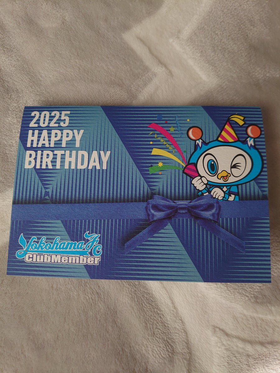 hidekun115's tweet image. 沢山のお祝いコメントありがとうございました‼️
今年も楽しい一年になりそうです✌️
そして今年のバースデーカードは陽太くんでした。
番号が34だった😃
#yokohamafc