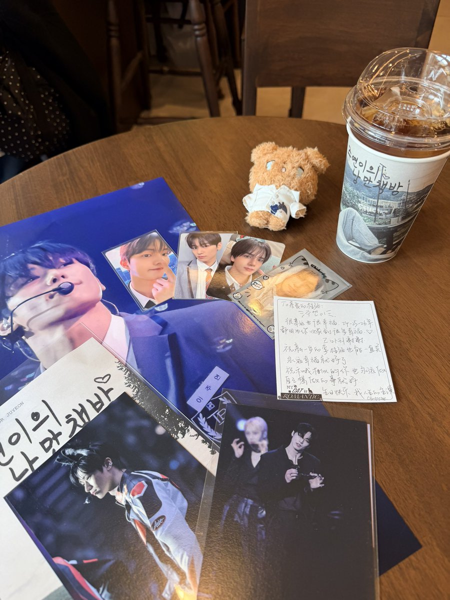 S2Christine_S2's tweet photo. 生日快乐,我人生的主演
#always_be_here
#낭만이_눈에_보이는_순간
#주연 https://t.co/FeniMAQ2xj