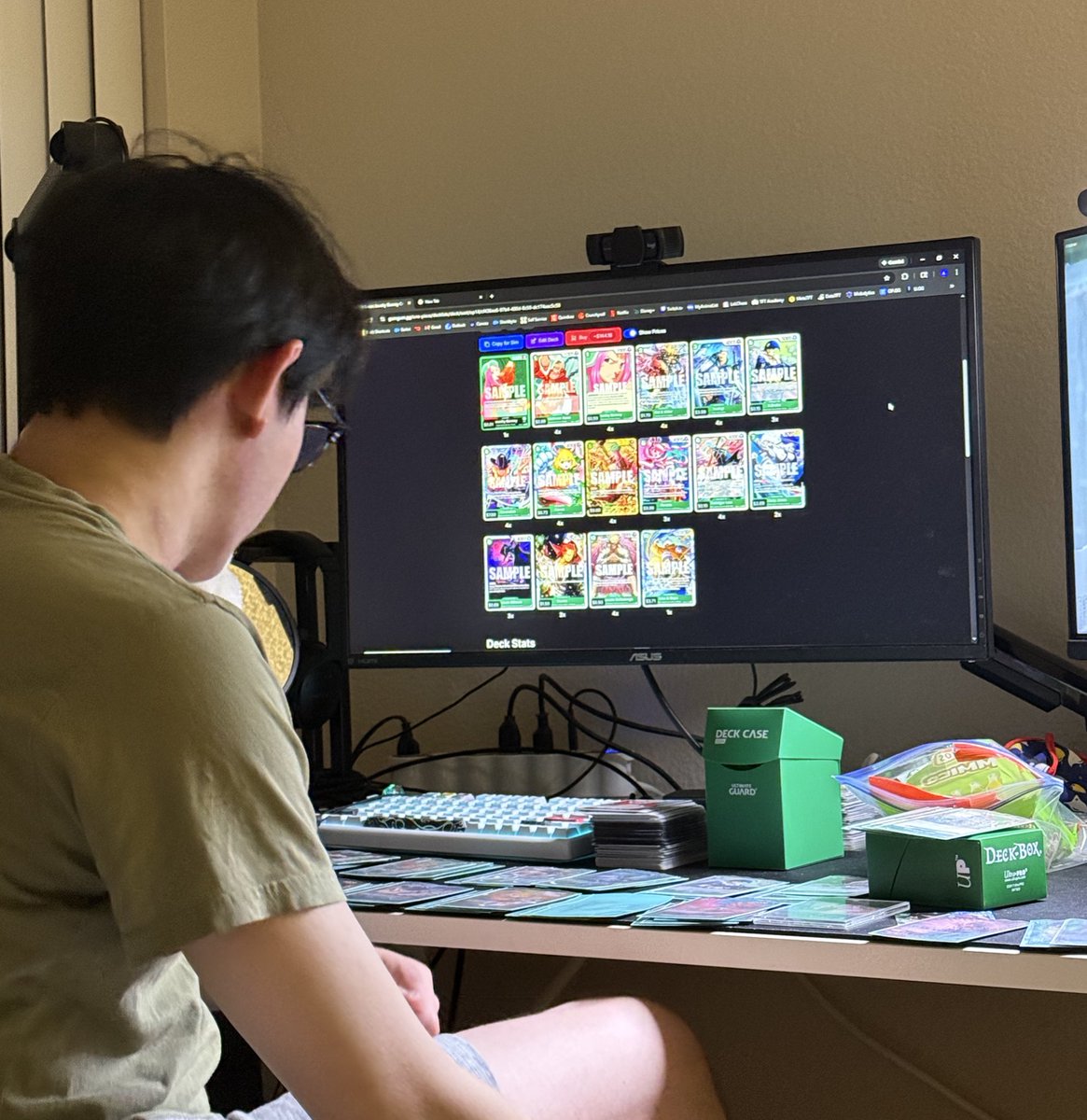 nicoromie's tweet image. whole ass girl on his bed and he's too busy deck building