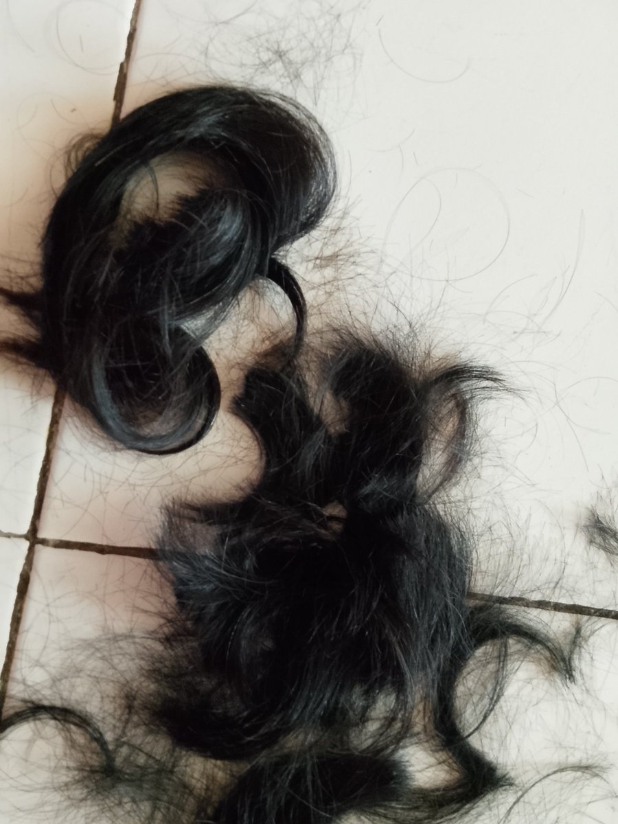 hellovit4's tweet image. buang rambut apa buang sial ini?