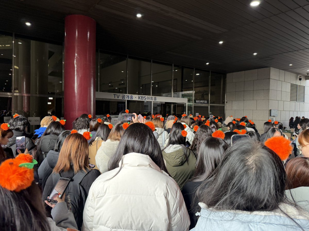 coupsistt's tweet image. orange cult 🤝🏼 blonde cult. 
anything for u, my lovely kwannie