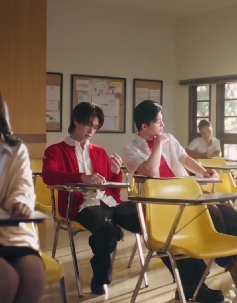 pondilhos's tweet image. como nao querer escrever au escolar deles assim vei ja to na beirada e eles ainda me empurram