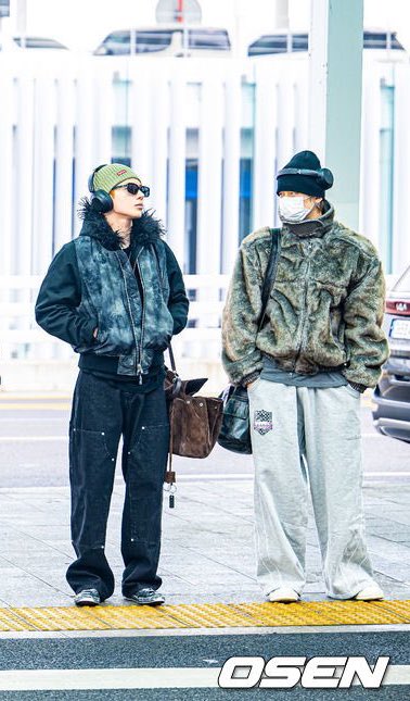 I love how taehyun is modeling tf out and yeonjun is just fondly looking at him