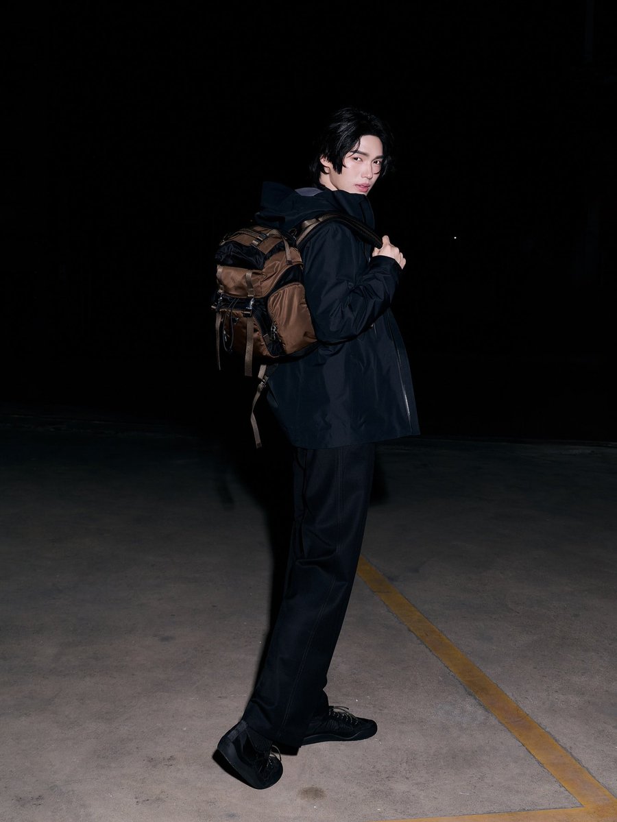 __opywpy__'s tweet image. Milan Calling! เปิดภาพแอร์พอร์ตลุคของ วิน เมธวิน @winmetawin Prada แอมบาสซาเดอร์ก่อนออกเดินทางสู่มิลาน ประเทศอิตาลี เพื่อเข้าชมแฟชั่นโชว์ @Prada คอลเล็กชั่น Fall/Winter 2026 Menswear ซึ่งจะจัดขึ้นในวันที่ 18 มกราคมนี้ เวลา 10.00 น. ตามเวลาประเทศไทย สามารถรับชมโชว์ผ่านไลฟ์ทาง…