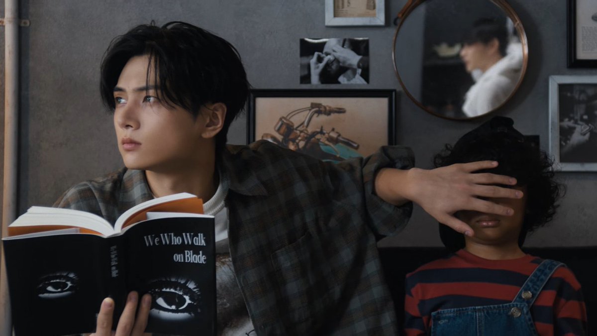 preciousjeyi's tweet image. Kata sunghoon tuh kalo jay pake kemeja kotak-kotak vibesnya jadi kyk anak teknik… Bener sih apalagi sambil baca buku di MV KNIFE ini, ganteng banget 😍

Hoon : Mirip mahasiswa teknik… Anak teknik *senyum 🤍
Jay : Haha *malu (halah lucu banget)