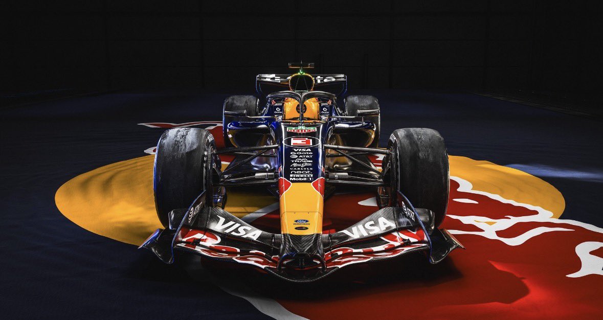 NeumaticoInter's tweet image. ¡La era Red Bull Ford Powertrains ya está aquí! 🔥

Nuevo livery brillante, vibes heritage y el RB22 listo para conquistar 2026.

¿Qué os parece este azul clásico renovado? 😍