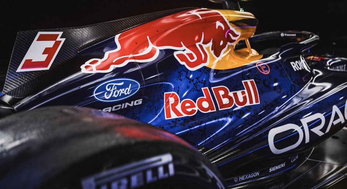 NeumaticoInter's tweet image. ¡La era Red Bull Ford Powertrains ya está aquí! 🔥

Nuevo livery brillante, vibes heritage y el RB22 listo para conquistar 2026.

¿Qué os parece este azul clásico renovado? 😍