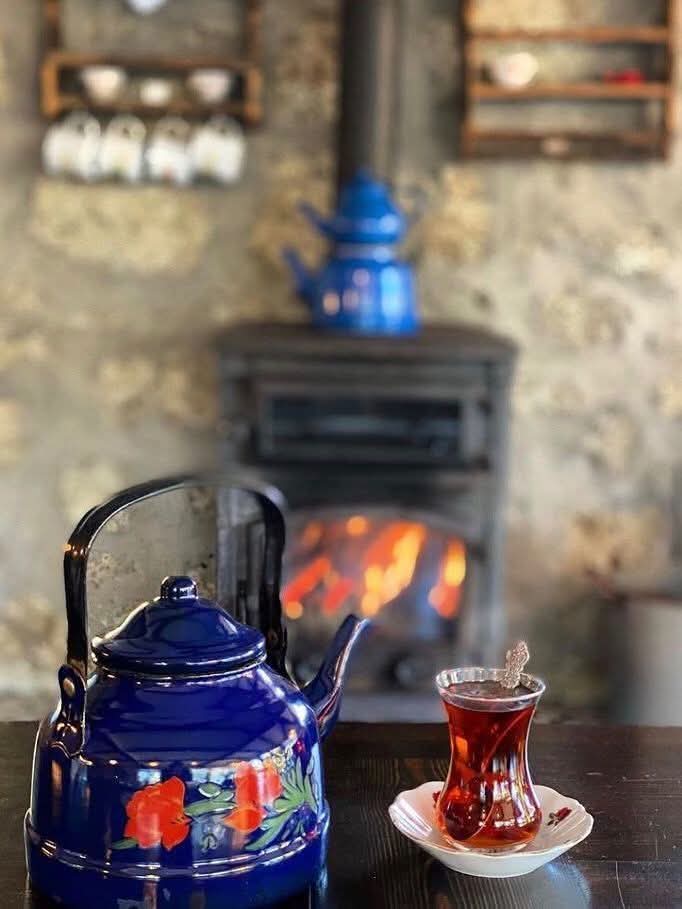 Yorma kendini memnun olmaz insanlar...

Sussan dilsiz,

Konuşsan arsız sayarlar

Kusurların bin türlüsünü yaparlar da;

Konu Sen Olunca hep mükemmeli ararlar...

Hayırlı sabahlar ☕