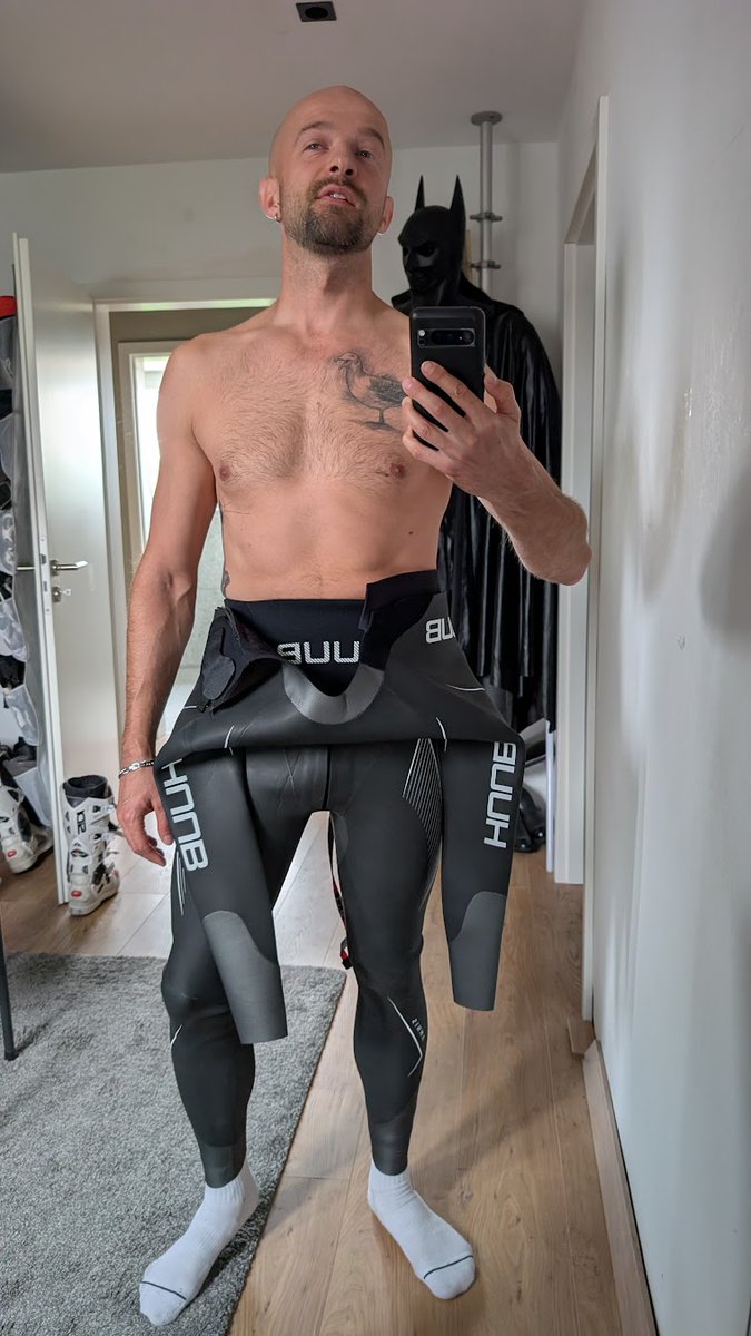 Zipforge's tweet image. Check out this front zipper install on a HUUB Amnis! 🙌
Get the convenience of easy access without losing that sleek, pro look. Practicality meets style. 💪
Upgrade yours at zipforge.eu or DM me to get started! 🏊‍♂️
#zipforge #huub #triathlon #wetsuit