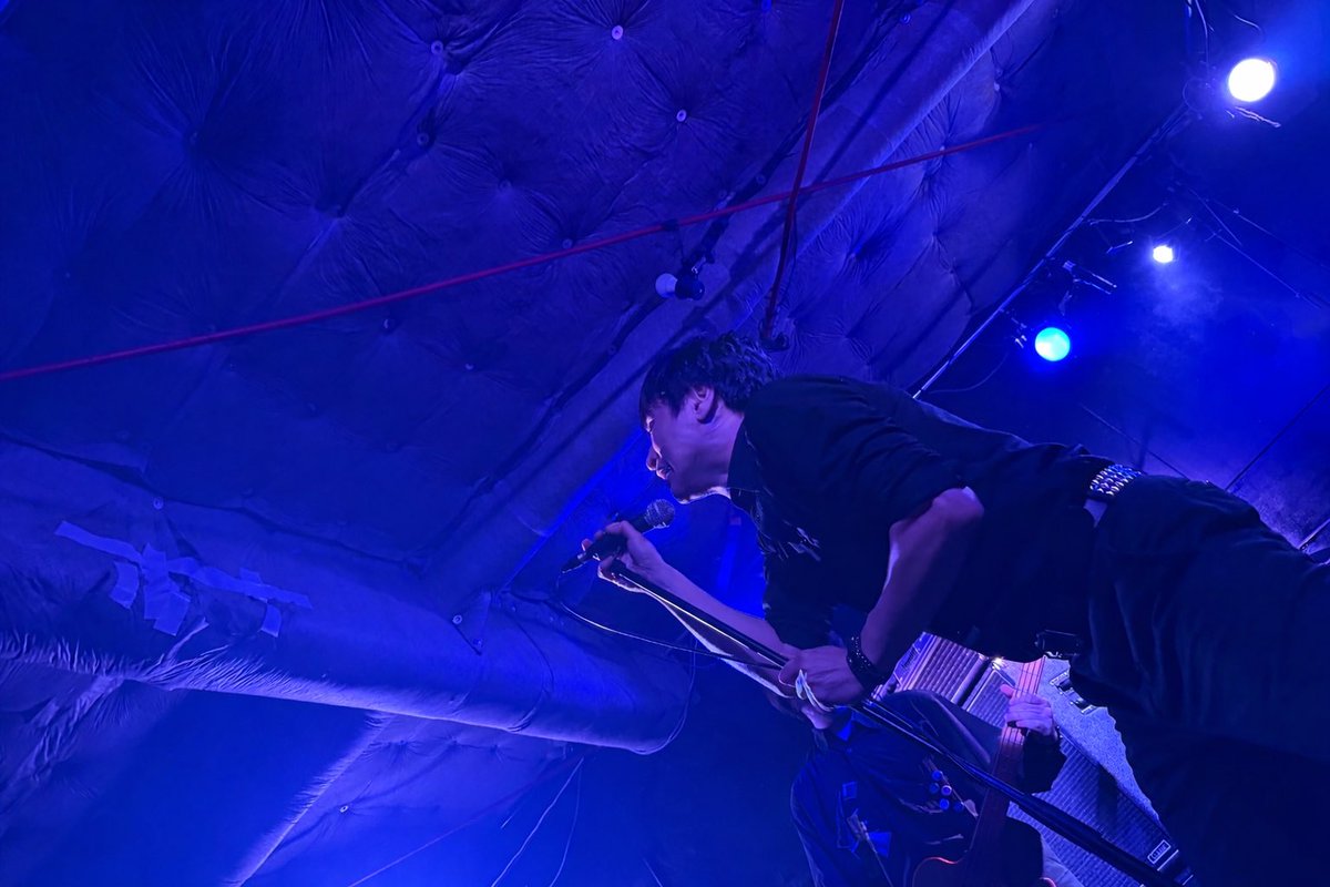 KOIWA_BUSHBASH's tweet image. 1/18(sun) at BUSHBASH
"P.B.T.A" 出演:
blue sketch.

2019年2月、岩手県にて結成。
東北の地で生活し、心を削るような冬の寒さの中で、内向きの熱と感情を、音に込めて、言葉に沈める。
bluesketch.bandcamp.com