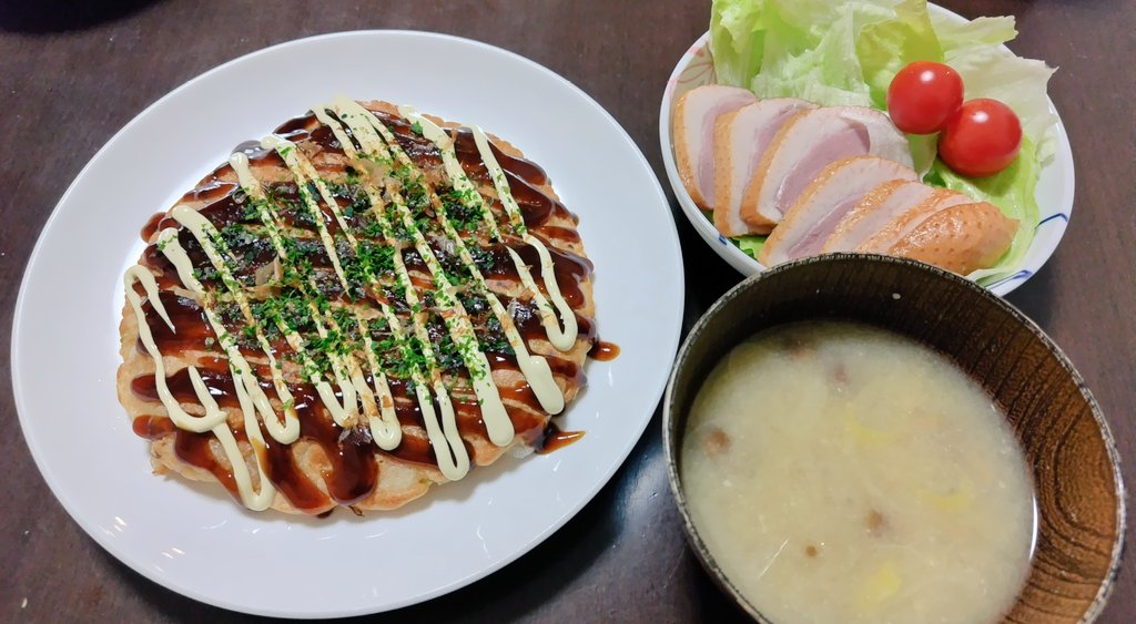 今日の晩ごはん🍴

お好み焼き
なめこの味噌汁
合鴨ローストサラダ

今夜はお餅入りお好み焼き🎶
今日は呼吸器科と内分泌科を受診🏥
花粉症対策に薬追加💊
バセドウ病は薬効きすぎで低下症気味ですがメルカゾールの量は維持
減薬すると悪化するのを懸念して様子見😞
早く落ち着いて減薬できるといいな