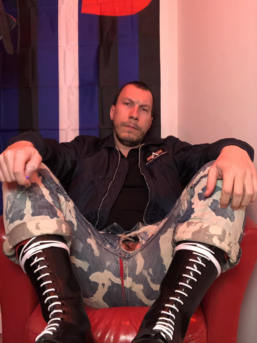 Who’s sending cash to fly $ir to Europe to go destroy the flat of <a href="/skinslaveboot/">Skinslaveboot</a> with my big boots 🔥😈

Get in my DM 💸💸💸💸