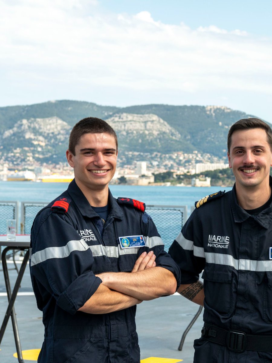 MarineNationale's tweet image. #Cohesion | La force de la Marine, ce sont ses équipages ! 👥⚓ 
Depuis 400 ans, nos marins s'engagent ensemble pour servir la France sur toutes les mers. Cohésion, confiance et esprit d'équipe : les valeurs qui font notre excellence opérationnelle. #400ansMarine