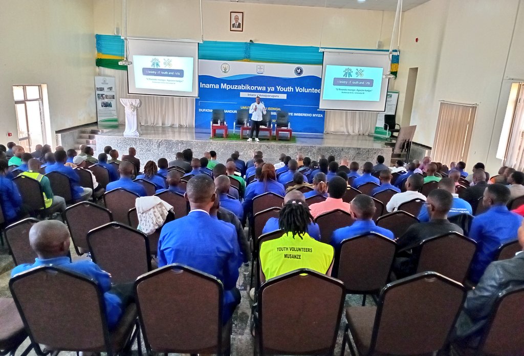 RYVCPNorthern's tweet photo. Minisitiri w’Urubyiruko n’Iterambere ry’Ubuhanzi, @jnabdallah,arimo kuganiriza abitabiriye Inama Mpuzabikorwa ya @RwandaYouthVol1 ku byo Igihugu cyifuza ku rubyiruko rw’abakorerabushake.
“U Rwanda rwanjye,Agaciro kanjye.”
@gahundemaurice @RwandaLocalGov @Rwandapolice @RwandaNorth https://t.co/uMLa7rXCZN