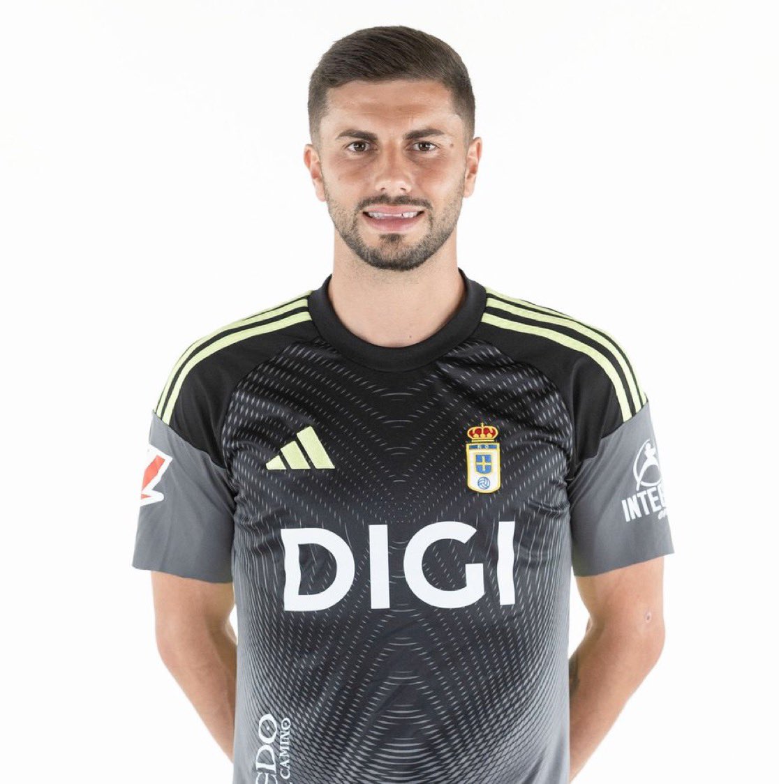 espaciosovd's tweet image. 🚨 NOTICIA, vía @__AngelGarcia__ 

✈️ Horatiu Moldovan pondrá rumbo a Arabia Saudí tras rechazar ofertas de Portugal.

🔜 Con esta salida, se podrá dar la llegada de Marc Vidal , quien firmará 2 años con los azules 

💶 El conjunto carbayon gana un pequeño remanente de 200.000€