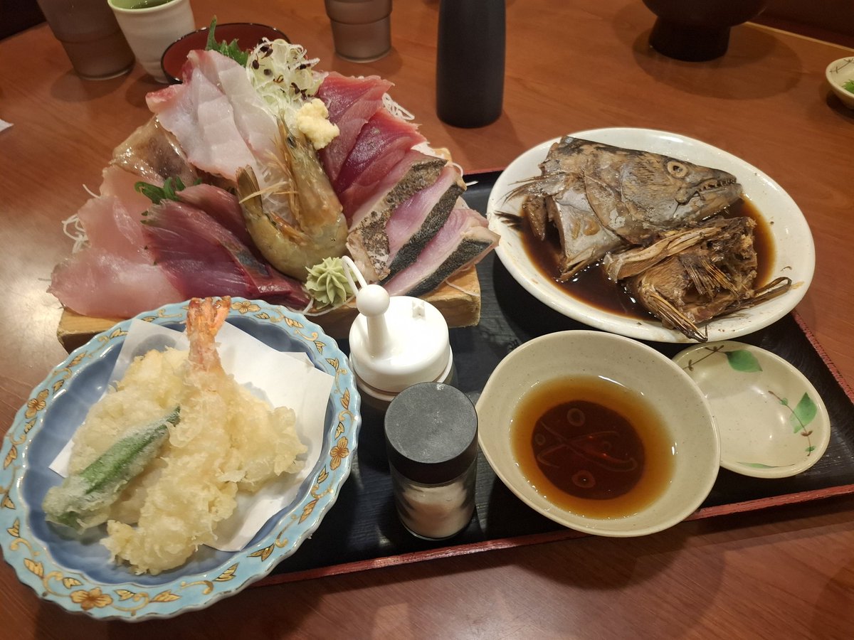 お父ぽんがお休みで海鮮丼
行くって言うので
北海道行った気分で海鮮丼〜🐻☀
お仕事㊥の旦那さん氏ごめんよ🥲

相変わらず親にｷｬﾘｰされて
生きてます🙃🫶🏻