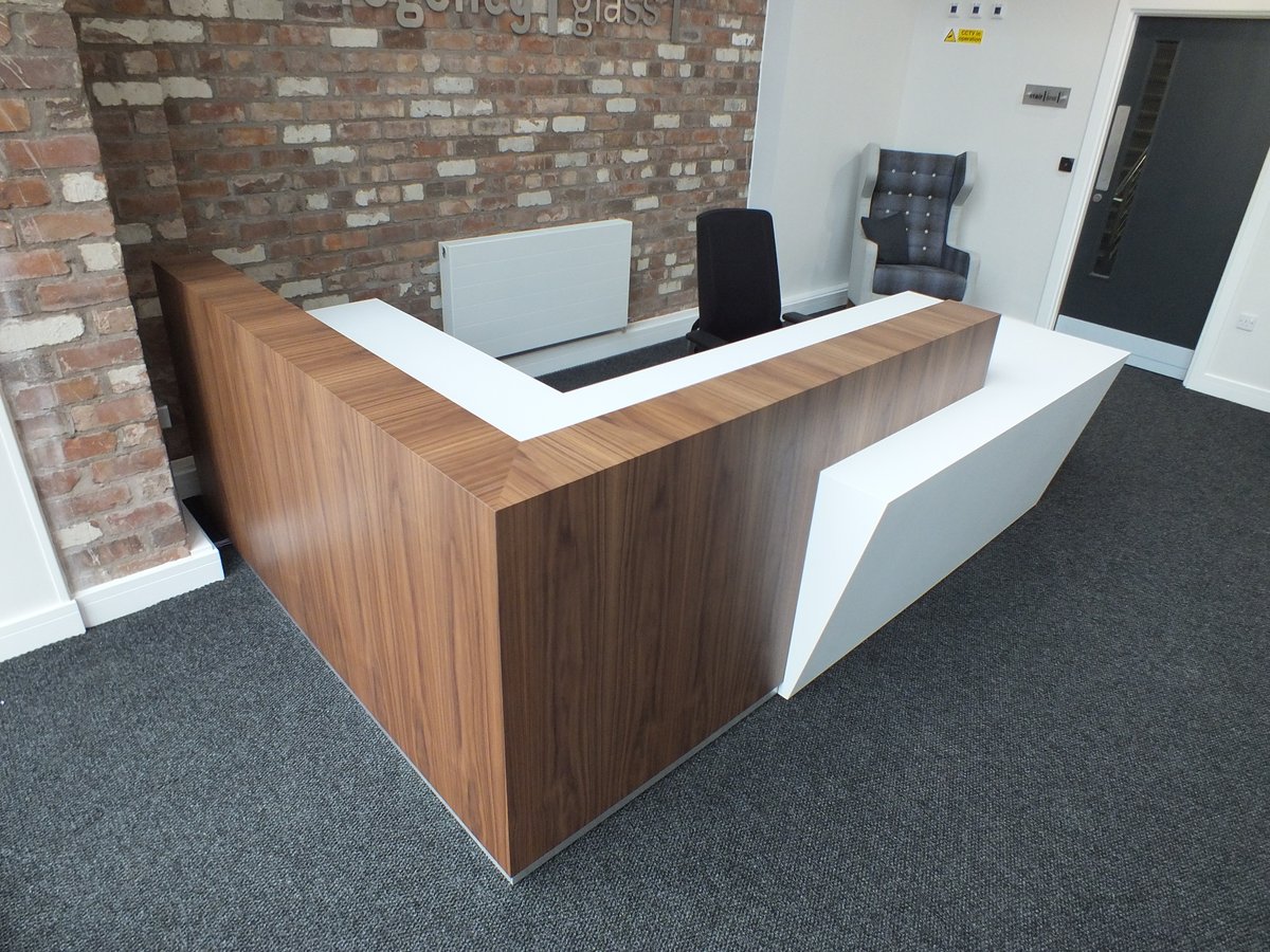 frem_furniture's tweet image. Elevate your space with our bespoke reception desks, crafted in the UK. Explore our collection! 😍 

#BritishManufacturing #MadeInBritain 
 #ReceptionDesk #ReceptionDeskDesign #FurnitureManufacturers #BespokeReception