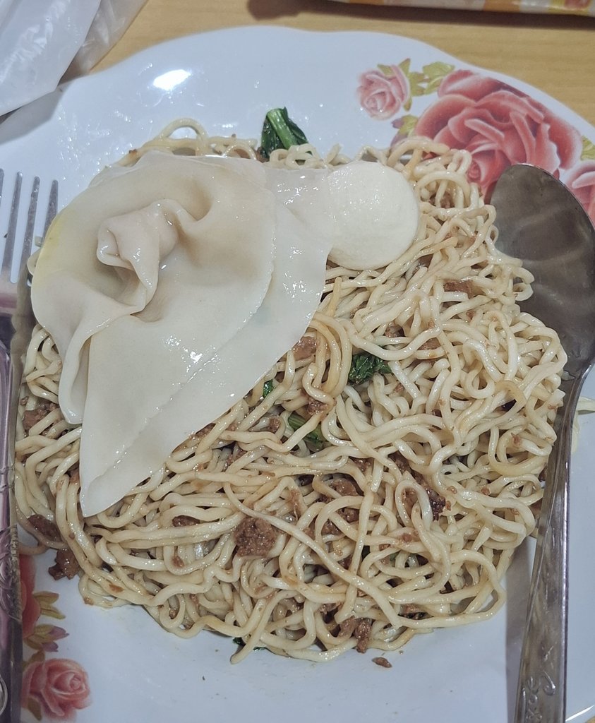 Evensfall's tweet image. #IvyArchieMam ecim dan mie. :3