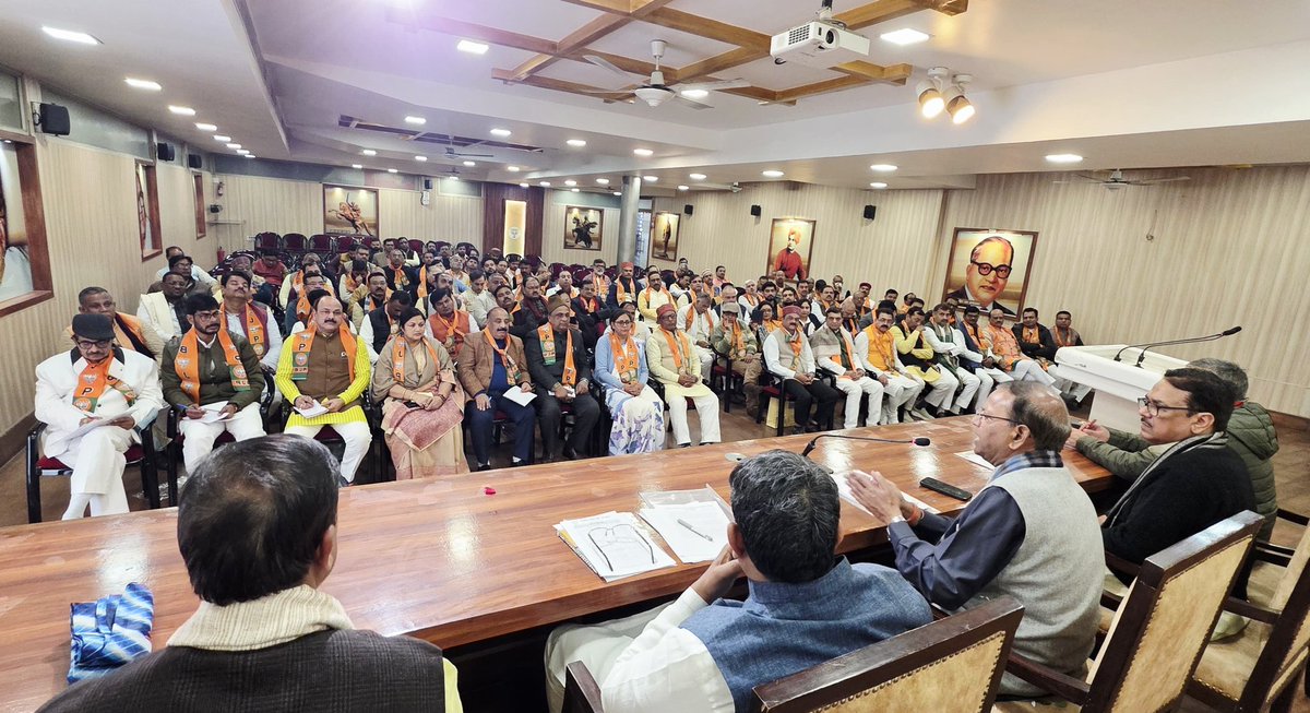 भाजपा प्रदेश कार्यालय लखनऊ में मा. प्रदेश अध्यक्ष पंकज चौधरी जी की अध्यक्षता में प्रदेश के विभागों एवं प्रकोष्ठों की बैठक आयोजित हुई जिसमें अध्यक्ष जी द्वारा सभी प्रदेश के संयोजक/सह संयोजकों से परिचय प्राप्‍त किया गया व आगामी अभियानों में विशेषकर एस.आई.आर 'SIR' में सक्रीयता हेतु