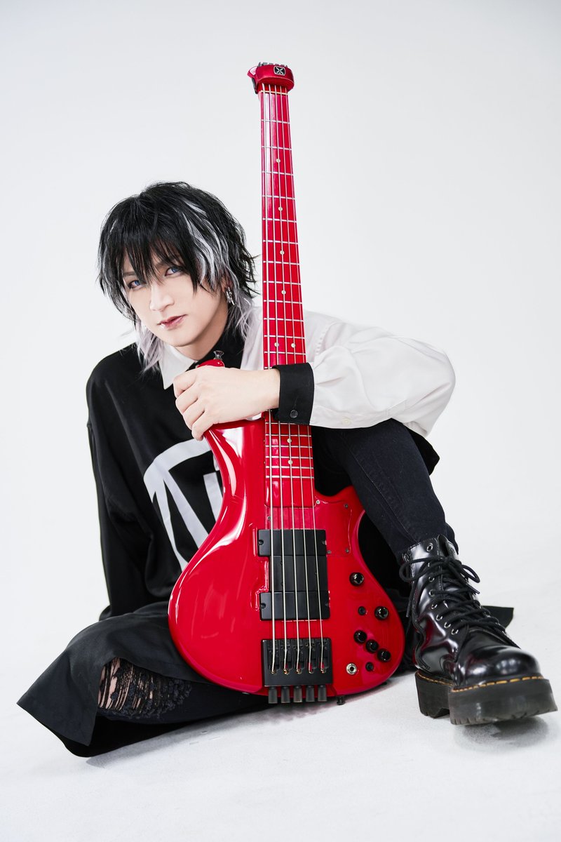 Novelbright_jp's tweet image. 【🚨沖聡次郎ソロライブ FC先行🚨】

3/13(金)ビルボードライブ横浜で開催する
「Oki Sojiro Billboard Live」
明日12:00よりNOVELCITY会員先行が開始🔥

初のソロライブを彩るバンドメンバーを紹介✨
IKUO(Bass)
クレハ リュウイチ(Keyboard)
ねぎ(Drums)
novelbright.jp/news/detail/22…
#沖聡次郎