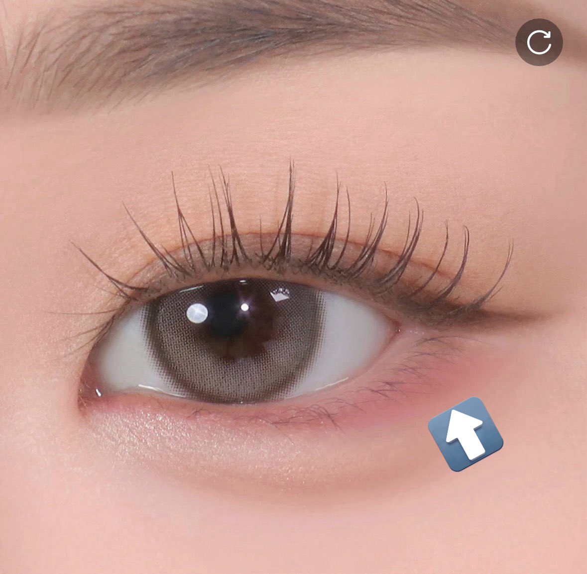 _9743_o_'s tweet image. 奥目はブラウンで三角ゾーン埋めると終わる。目尻の粘膜付近をこんな感じのピンクで埋めるのが正解です💯👍🏻