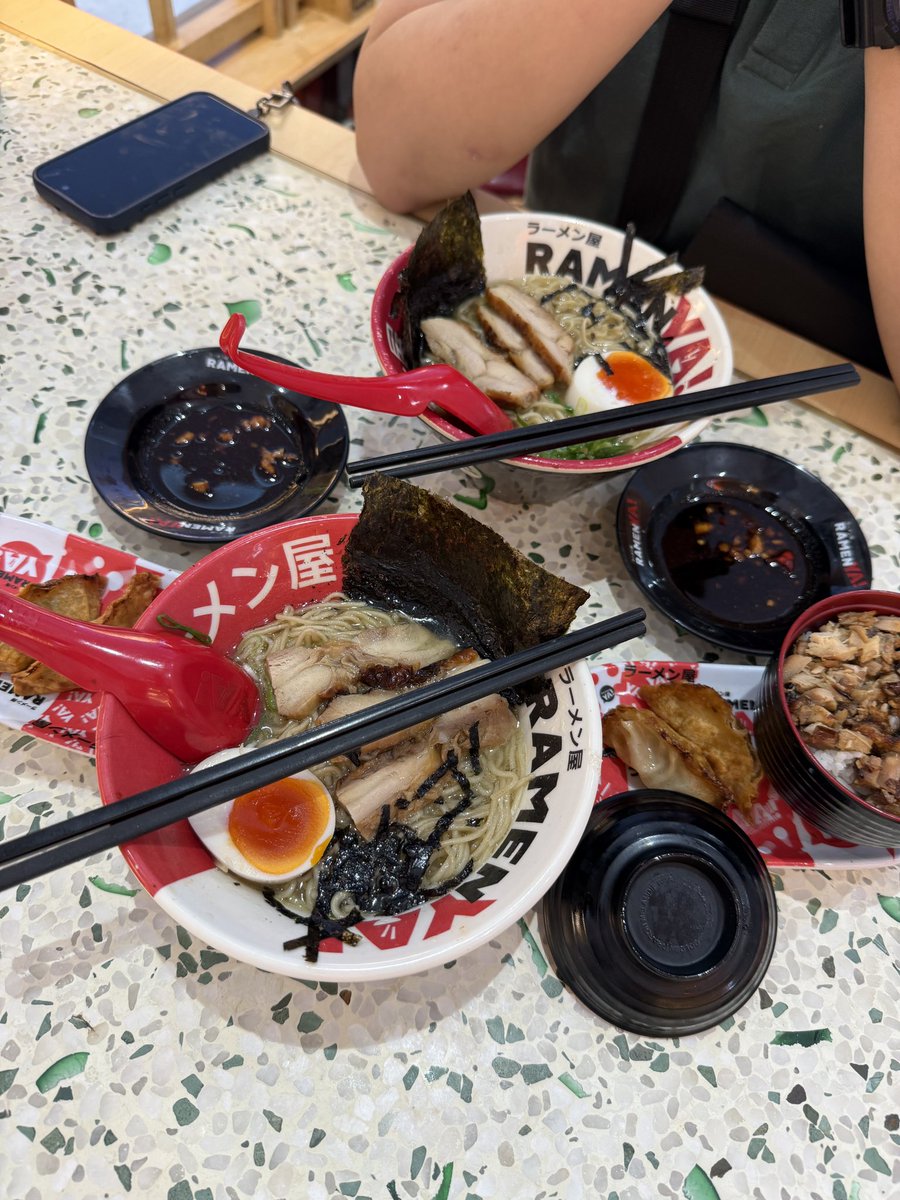 echo_grootg's tweet image. Our life outside X, 
meski ketemu cuman sebentaran, but it made us so very happy 🤍