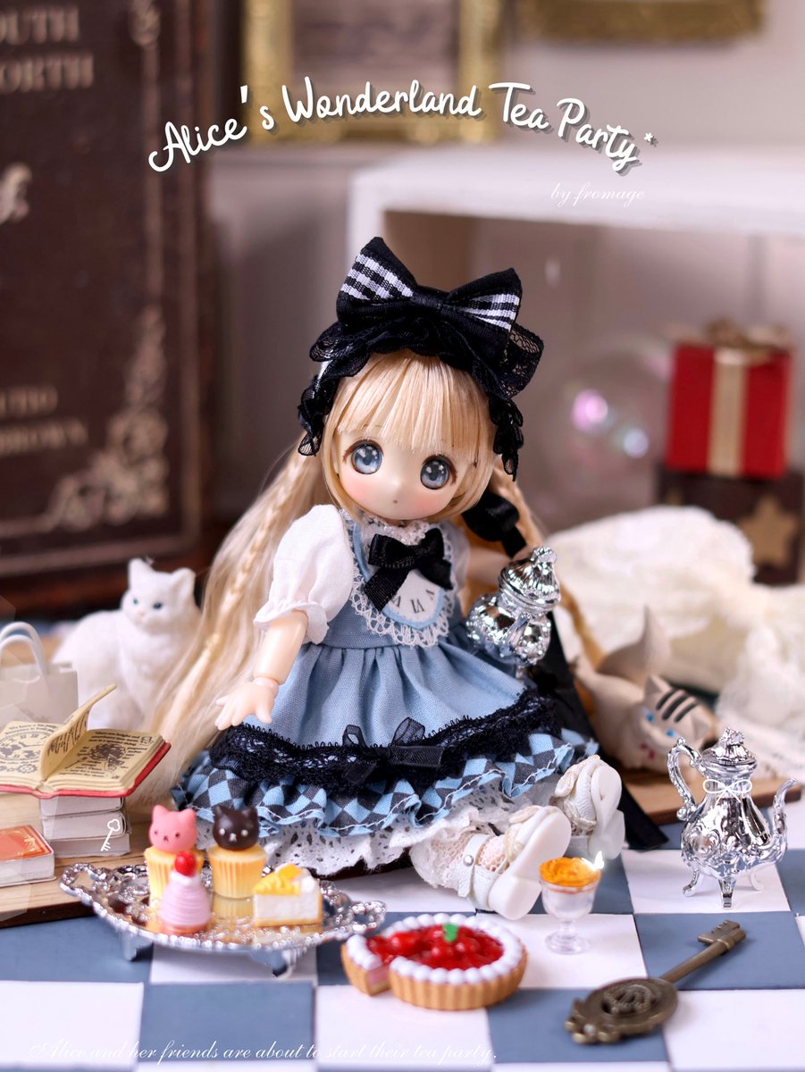 ⋆͛📢新作販売のお知らせ 】 ページをめくると、 不思議なお茶会が