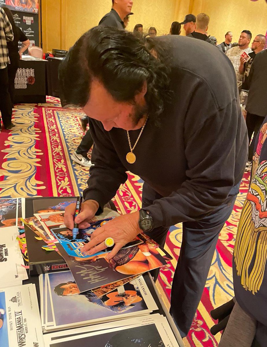 🎸 #hWoFigureFriday🎸

This week it’s WWF Hasbro Series 3 🦋Honky Tonk Man.

With his Blue jumpsuit and Guitar accessory this figure looks incredible.

Signed in blue <a href="/poscauk/">POSCA UK</a> paint pen by <a href="/OfficialHTM/">Honky Tonk Man®</a> at Wrestlecon 2023 

Shake Rattle and Roll Baby!! 😃

#hWo <a href="/hWoOfficialPage/">#hWo Hasbro World Order</a>