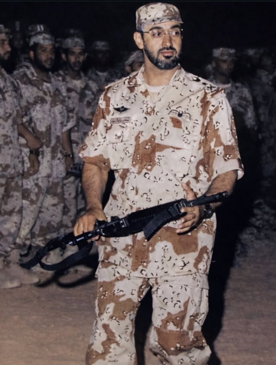 43Different's tweet image. المجد تحت أمره ما يتملّك الشور
بيده مضوّي المجد و مسرحنّه