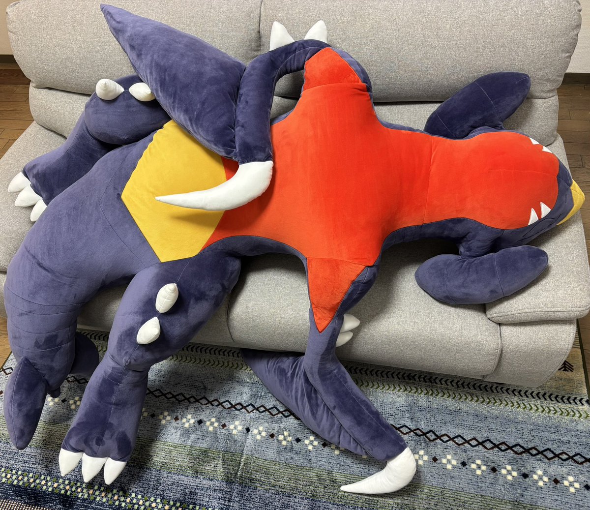 magicalmahox's tweet image. 疲れてたんやな…って思う🦈💤