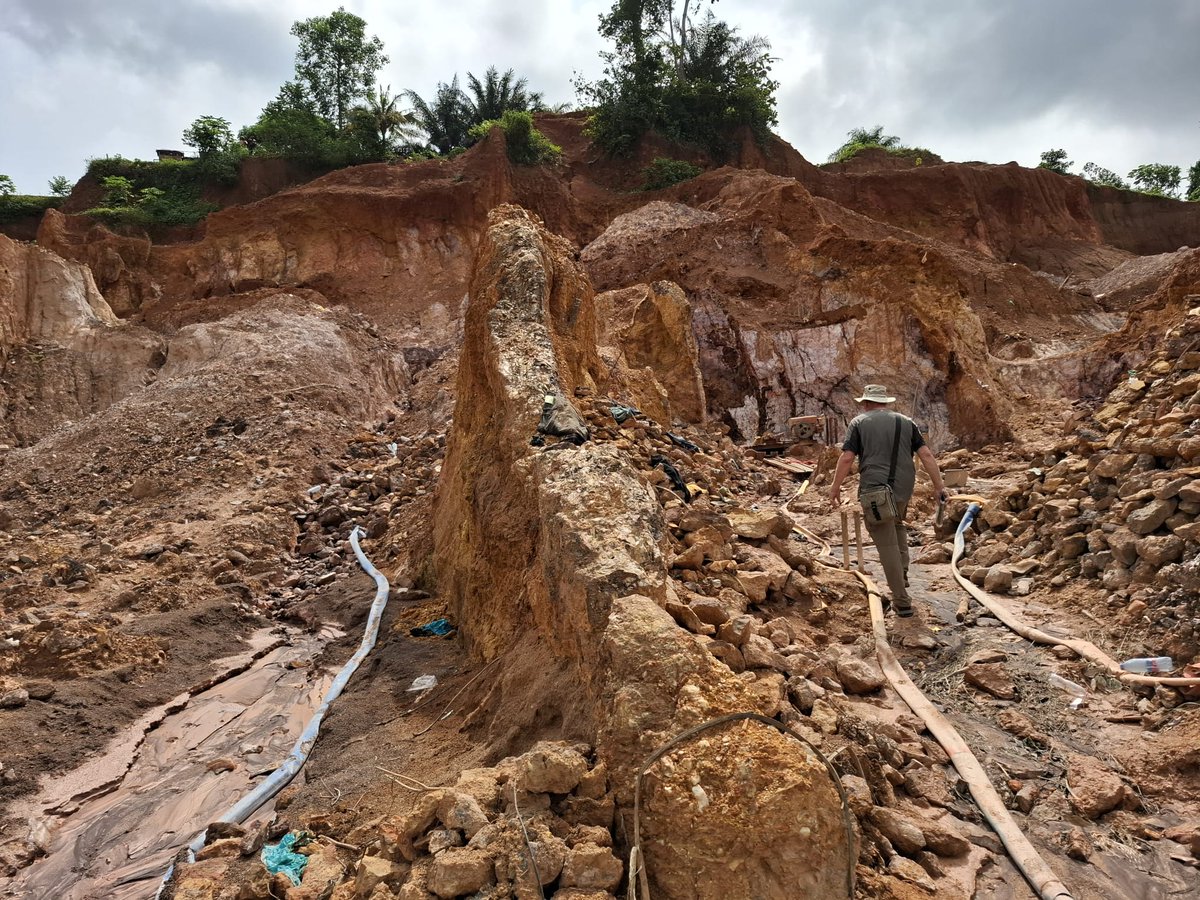 GoldHamak's tweet image. Following Hamak Strategy (LSE: HAMA) signing a Binding Term Sheet with CAA Mining to acquire the Akoko Gold Licence in Ghana, Exec Director Karl Smithson visited site this week to complete due diligence, locate drill holes and inspect gold workings.