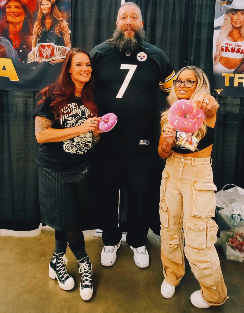 nedrolsma's tweet photo. A lil' Holiday "Hertz Donut Hijinx" w/ @wwe Legends "Team Bestie" aka Lita (@AmyDumas) &amp; Trish Stratus (@trishstratuscom) &amp; @imsevenfeet aka "Marcus Eriksen" from @OfficialHIMYM! Thanks for puttin' me over, Ladies! 💪🍩👊💥🤣
#wwe #himym #hertzdonut #lita #trishstratus #nedrolsma https://t.co/lofsp9GgnA