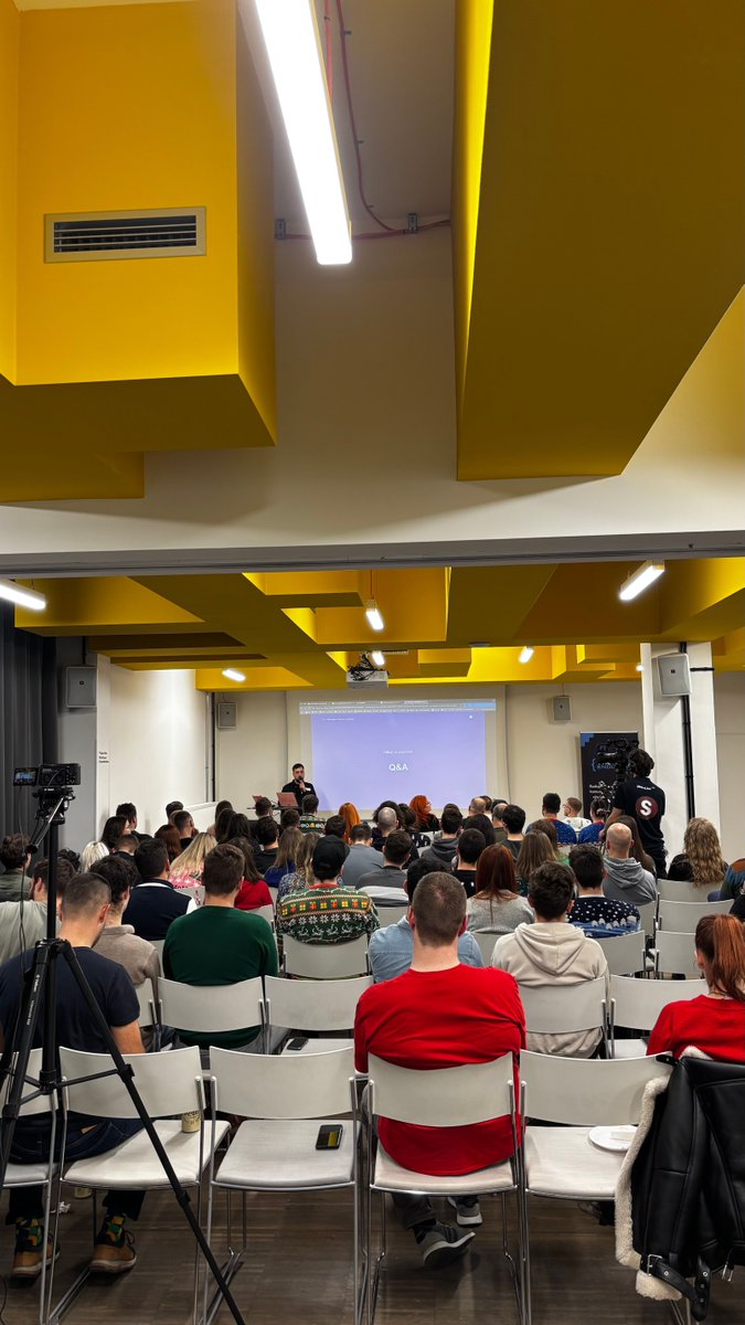 Frontendisti.cz tweet media