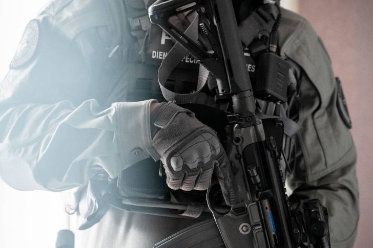 DSI valt woning binnen vanwege mogelijk vuurwapen in Heeswijk-Dinther