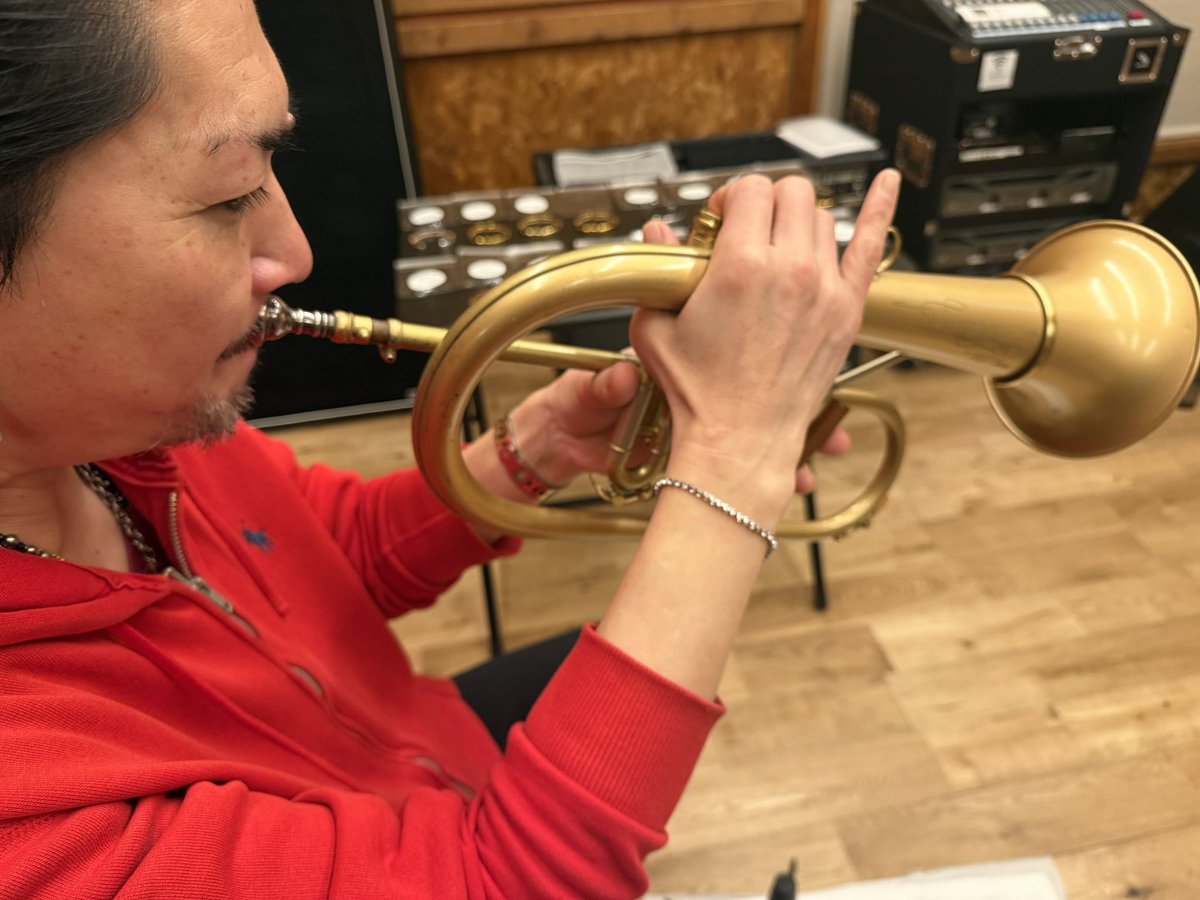 SlidingCafe's tweet image. 今日はジャズトランペット奏者の牧原 正洋さんにトロンボーン用ベルリングMellowTone Ringをフリューゲルホルンで試奏していただきました(実はフリューゲルホルンでも使えるんです)。トロンボーン同様、大変素晴らしい音響効果を確認できました！フリューゲルにもおすすめですよ！