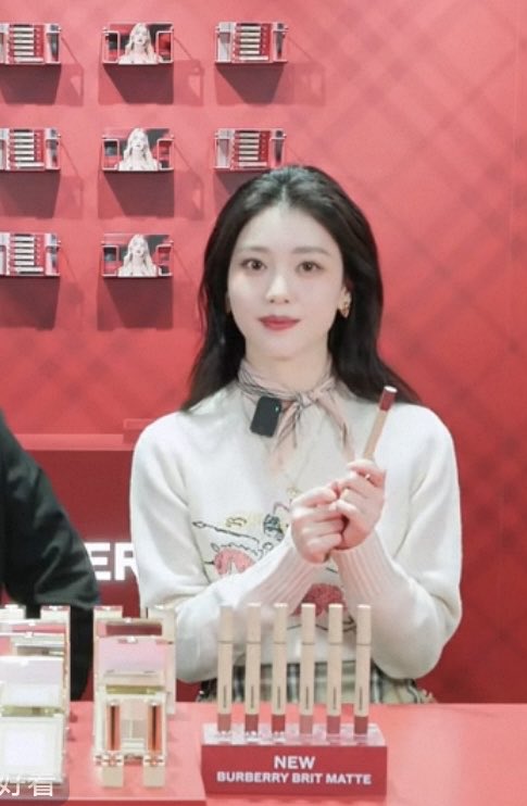 xiaotinglvr_'s tweet image. XIAOTING IS HERE 💜

#XIAOTINGxBURBERRY