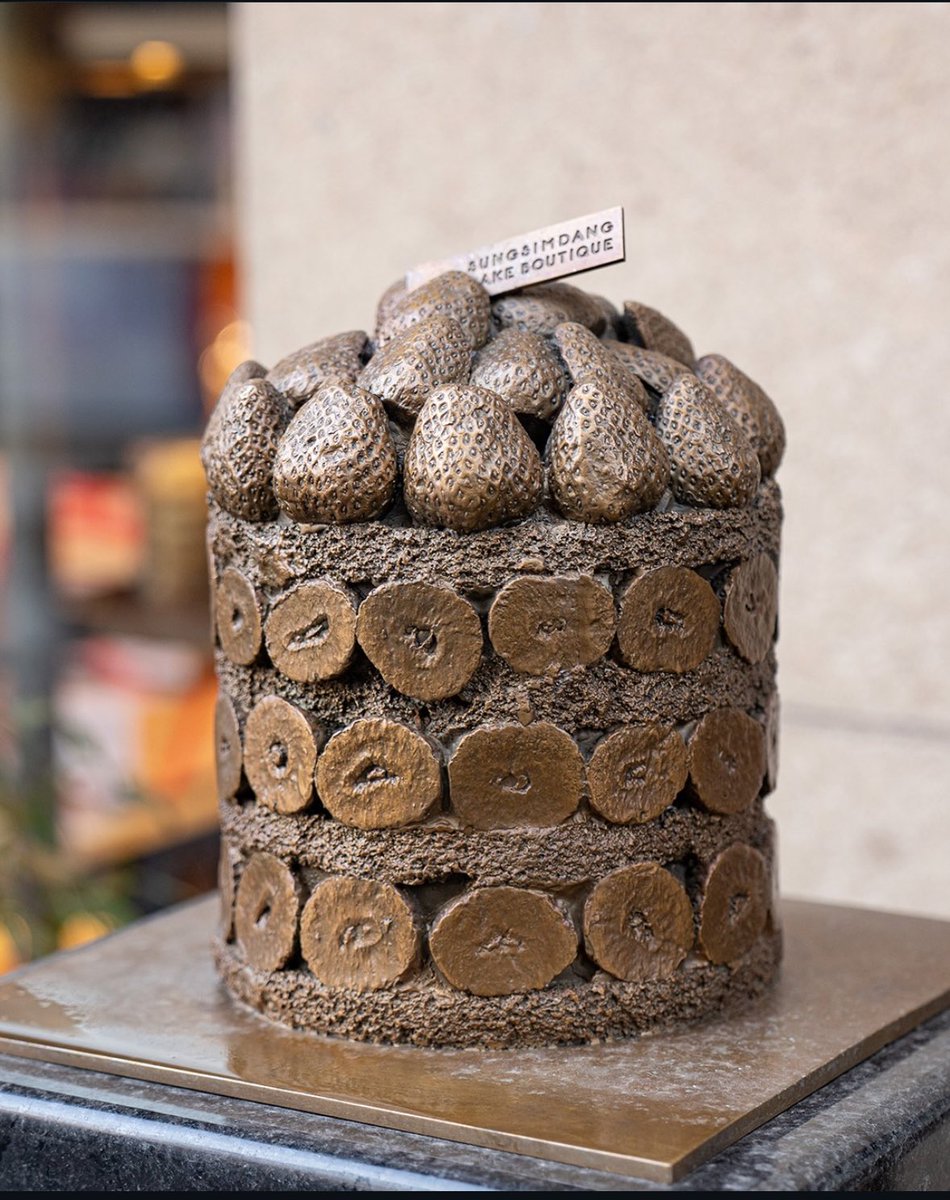 성심당 앞에 딸기시루 동상 생겼다고 함