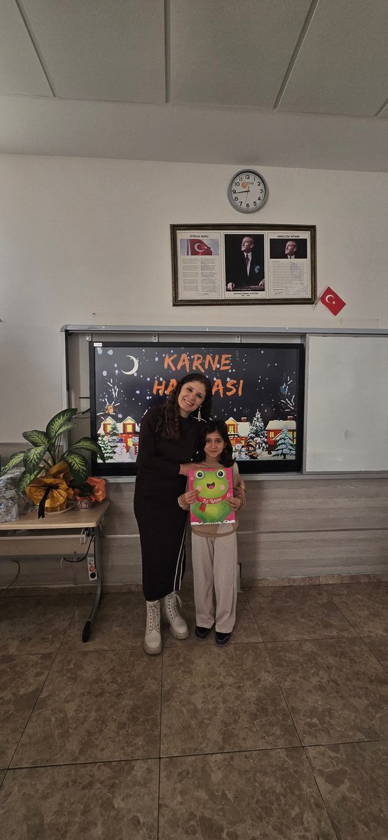 İnşAllah vatanına, milletine, dinine, bayrağına hayırlı evlatlar olursunuz. 🤲✨

2025-2026 Eğitim-Öğretim yılının 1. dönemini tamamlayan güzel kızlarıma ve tüm sevgili öğrencilerimize yürekten tebrikler!

Öğretmenlerimize, velilere ve emeği geçen herkese teşekkürler.
#KarneGünü