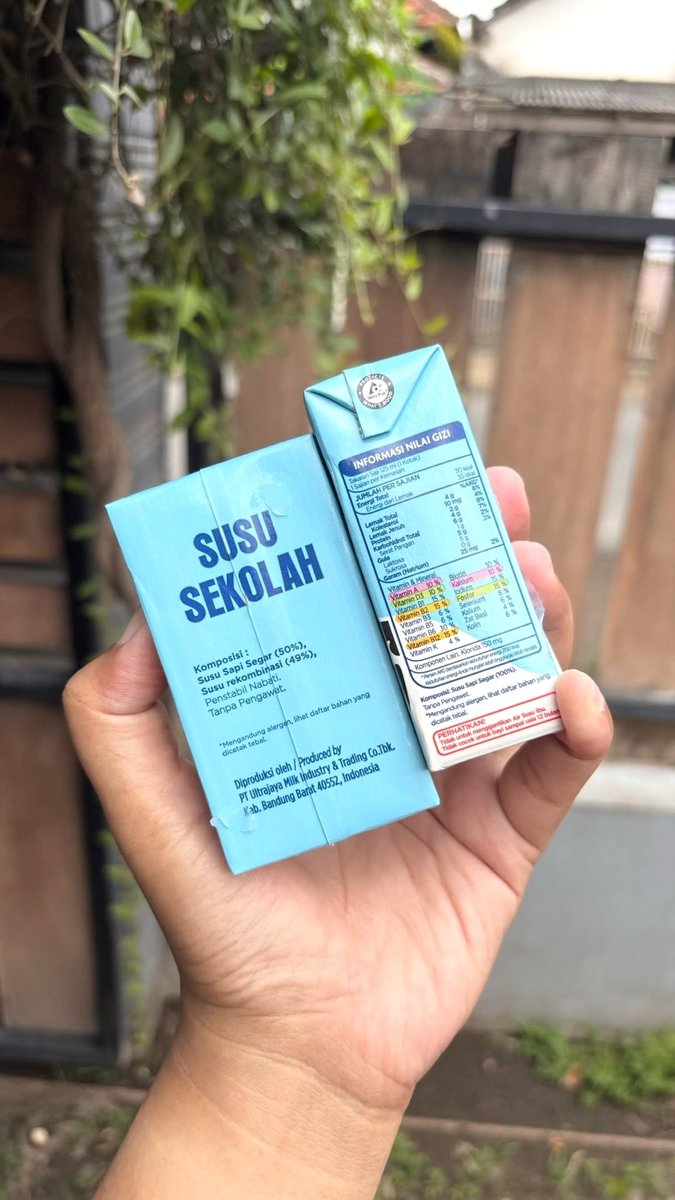 bangherwin's tweet image. Pemerintah ngeluarin susu UHT baru namanya Susu Sekolah khusus untuk Program MBG
Liat deh komposisinya
🤦🏻‍♂️
